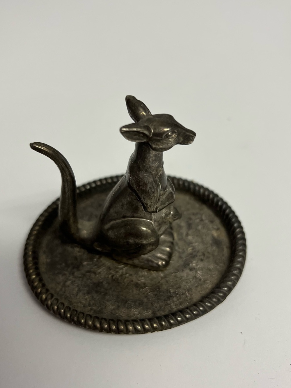 Kangaroo Ring Dish Tray in Antique Silver Finish